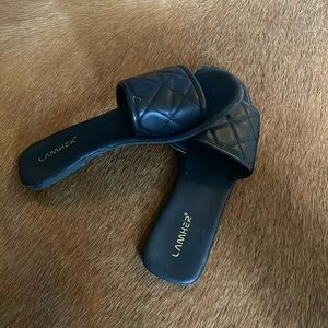 Lamher quilted  slide on sandals In black